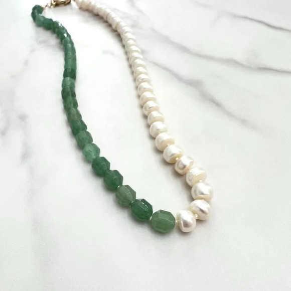 Pearl and Green Aventurine Gemstone Necklace Gold Filled Clasp - Picture 5 of 8